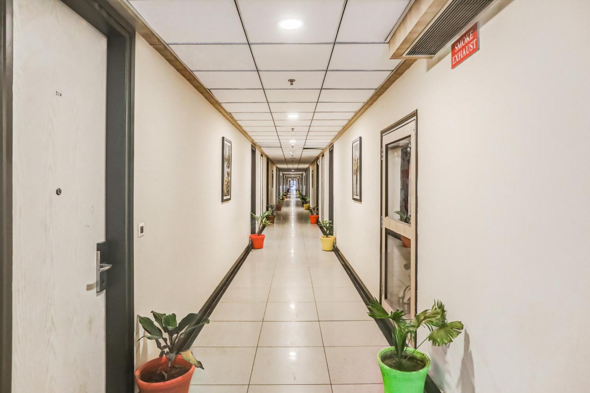 Collection O Limewood Stay Gurgaon Buitenkant foto